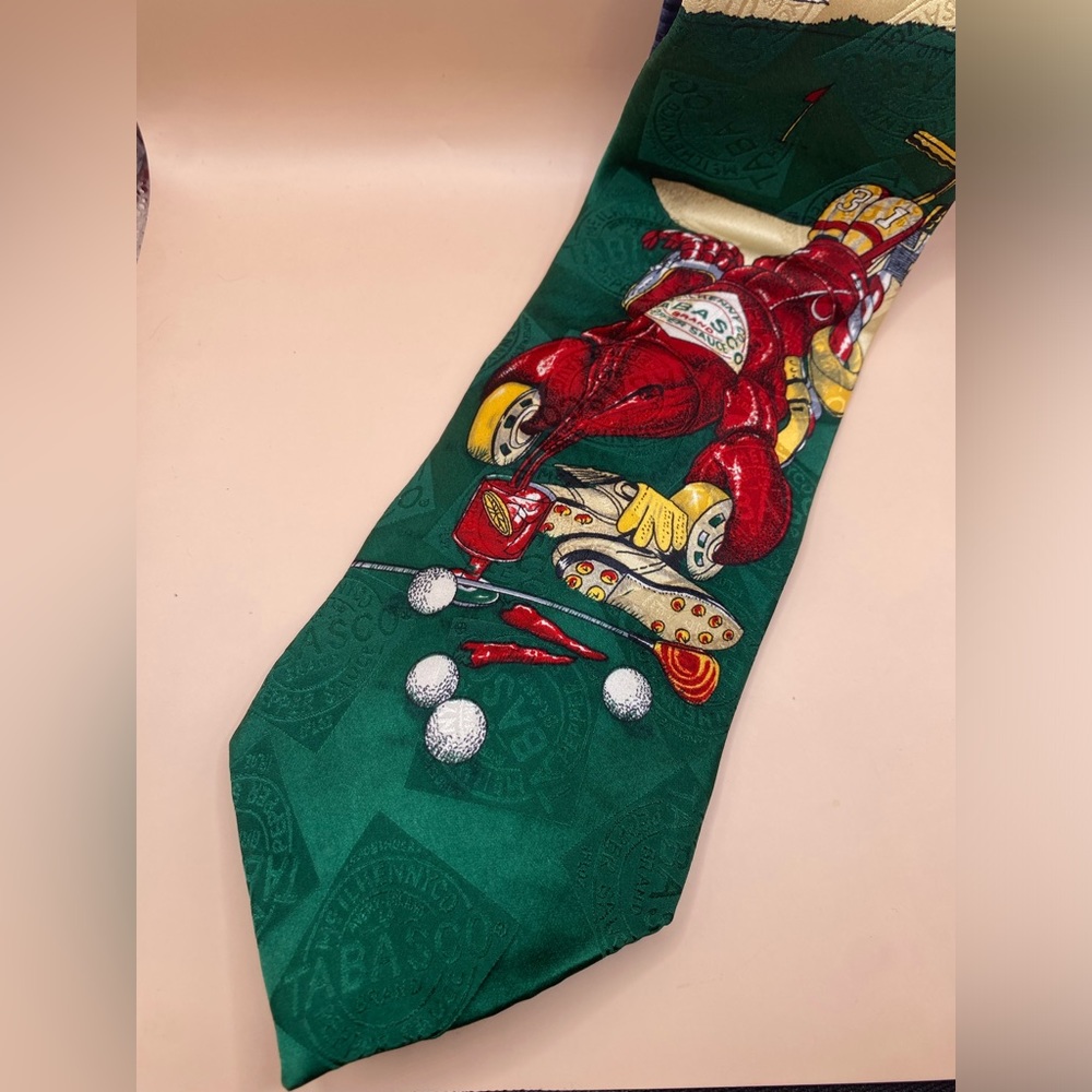 🦞 Tabasco crawfish‎ golf bag with clubs on the greens